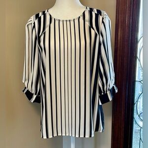 Worthington blouse with 3/4 sleeves size XXL. Scoop neck.